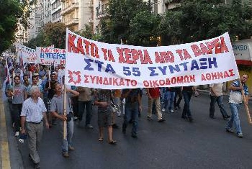«Κάτω τα χέρια από τα ΒΑΕ» διαδήλωσαν την περασμένη Πέμπτη χιλιάδες εργαζόμενοι στην Αθήνα, στη συγκέντρωση που διοργάνωσε το ΠΑΜΕ