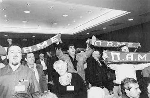 Από τις καλές στιγμές του συνεδρίου. Οταν οι σύνεδροι της ΔΑΣ και του ΠΑΜΕ αποδοκίμασαν έντονα τον υπουργό Εργασίας και τον πρόεδρο της ΣΕΣ