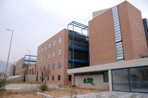 Το κτίριο του υπουργείου Εργασίας έγινε αντικείμενο εμπορικών συναλλαγών με τη Μονή Βατοπεδίου