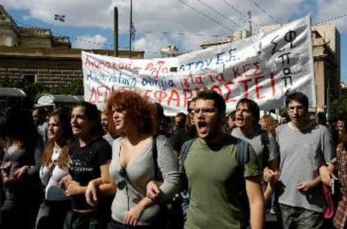 Την καρδιά των δικαιωμάτων της εργαζόμενης νεολαίας ετοιμάζεται να χτυπήσει το επόμενο διάστημα η κυβέρνηση, για να εξασφαλίσει φθηνότερη εργατική δύναμη στις μεγαλοεπιχειρήσεις