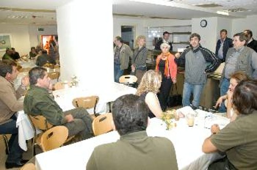 Η εργοδοσία δεν μπόρεσε να κρατήσει το συνδικάτο μακριά απ' τους ξενοδοχοϋπαλλήλους(φωτ. από τη συζήτηση με εργαζόμενους της πρωινής βάρδιας)