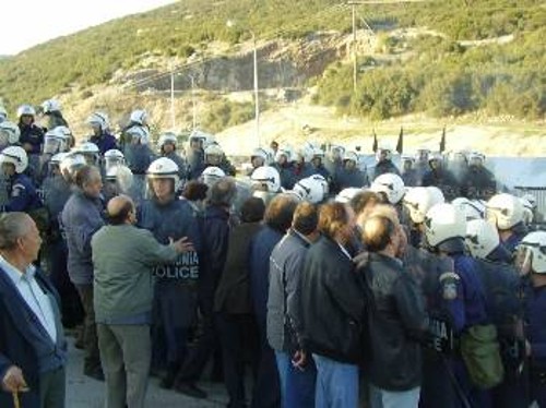 Ισχυρές αστυνομικές δυνάμεις επιτέθηκαν στους κατοίκους και τους γέροντες του Ελληνικού Ιωαννίνων