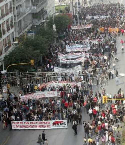 Η αυξανόμενη επιρροή του ΠΑΜΕ στους εργαζόμενης της πόλης είναι αυτό που θορυβεί τους εκπροσώπους του εργοδοτικού κυβερνητικού συνδικαλισμού στο ΕΚ Θεσσαλονίκης