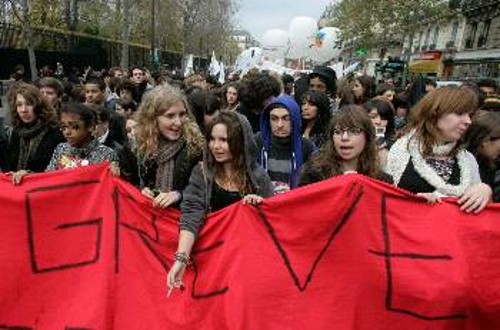 Οι μαθητές συμμετείχαν μαζικά στις χτεσινές διαδηλώσεις στο Παρίσι
