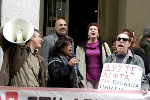 Από τη χτεσινή παράσταση διαμαρτυρίας στο υπουργείο Υγείας