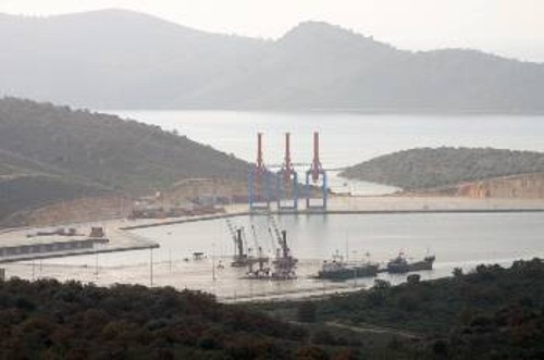 Σε μπουρλότο για το περιβάλλον και το λαό μετατρέπεται το λιμάνι του Αστακού