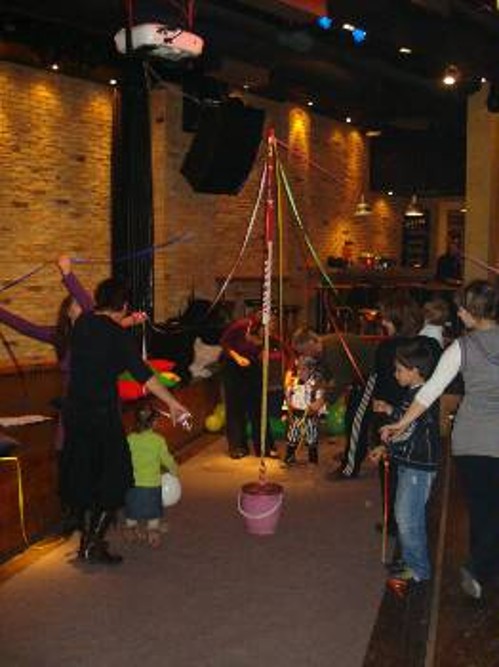 Από ανάλογη αποκριάτικη εκδήλωση για τα παιδιά, στο «Συρμό», πριν δυο χρόνια