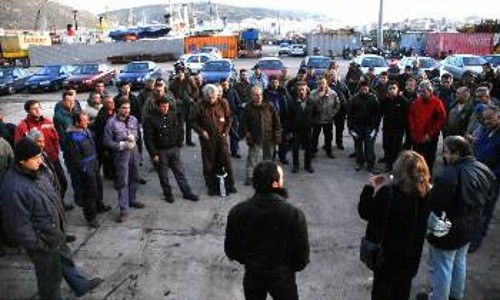 Από τη χτεσινή συζήτηση με τους εργάτες στο Μόλο της ΔΕΗ