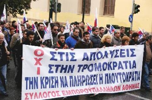 Από τον αγώνα των εμποροϋπαλλήλων και των άλλων ταξικών δυνάμεων για την ανάκληση της απόλυσης στα «Τζάμπο»