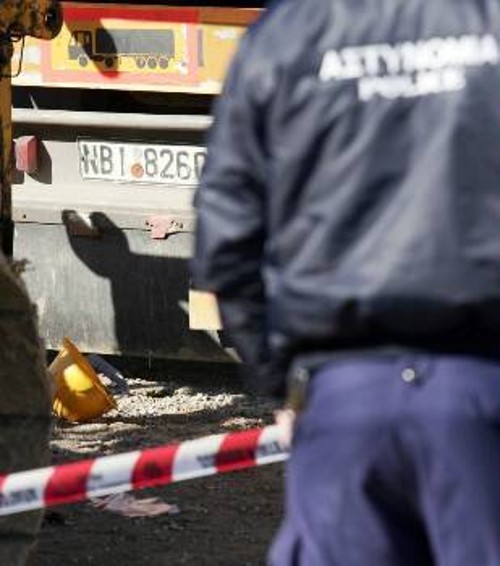 Σύμφωνα με το ΣΕΠΕ, από το 1999 έως το 2012 σχεδόν 1.700 εργαζόμενοι δε γύρισαν σπίτι τους. Κάθε 3 μέρες ένας εργαζόμενος πεθαίνει από εργατικό ατύχημα...