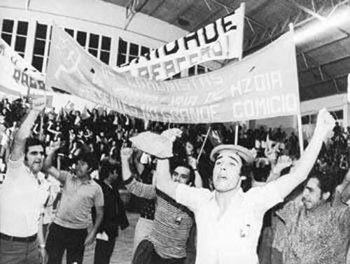 Διαδήλωση στη Λισαβόνα υπέρ της Επανάστασης, στις 25 Απρίλη του 1974