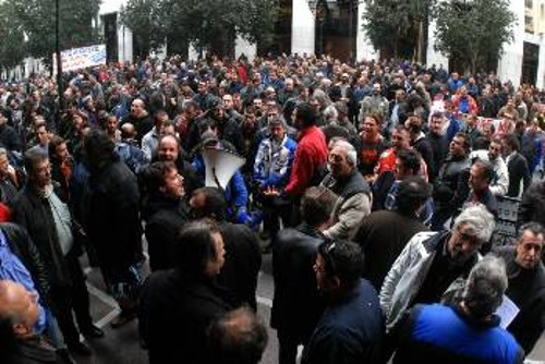 Από τη χτεσινή κινητοποίηση των εργαζομένων στο Μέταλλο, στη Ζώνη και τη Χαλυβουργία