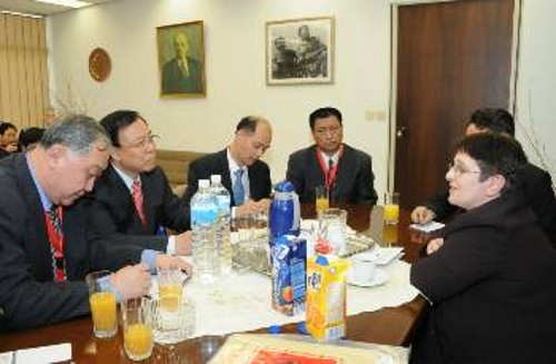 Από τη συνάντηση με την αντιπροσωπεία του ΚΚ Κίνας