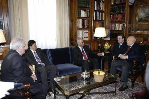 Από τη συνάντηση της κουβανικής αντιπροσωπείας με τον Πρόεδρο της Δημοκρατίας, Κάρολο Παπούλια