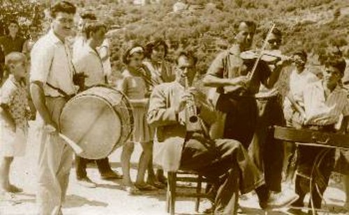 Ωρες κεφιού στο χωριό Πηγές, το 1961