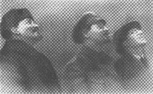 Φωτογραφία του 1918. Από αριστερά: Ο Λένιν, ο Πρόεδρος της ΠΚΕΕ Σβερντλόφ και ο Γραμματέας της ΠΚΕΕ Β. Α. Αβανέσοφ (ΠΚΕΕ: Πανρωσική Κεντρική Εκτελεστική Επιτροπή των Σοβιέτ)