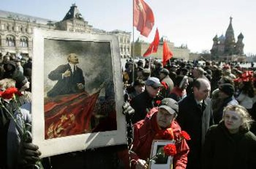 Από παλιότερη συγκέντρωση στην Κόκκινη Πλατεία μπροστά στο Μαυσωλείο του Λένιν