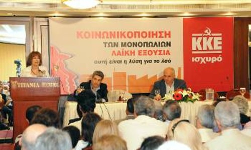 Η Ελένη Μπέλλου στο βήμα