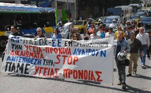 Σε αγώνα για τις σύγχρονες ανάγκες εργαζομένων και ασθενών, καλεί το ΠΑΜΕ Υγείας - Πρόνοιας (φωτ. από τη χτεσινή κινητοποίηση)