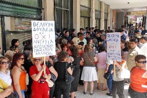 Από τη χθεσινή διαμαρτυρία στο υπουργείο Απασχόλησης