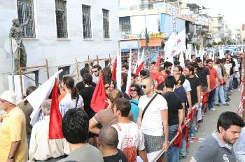 Από τη συγκέντρωση του ΠΑΜΕ έξω από τα δικαστήρια της Αμαλιάδας