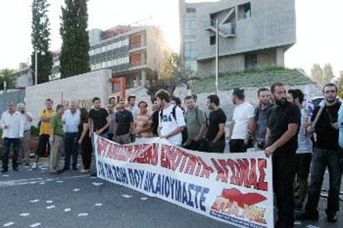 Τα γραφεία της «Ελλάκτωρ»(φωτ.) και της «J&P» απέκλεισαν οι οικοδόμοι