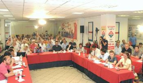 Στιγμιότυπο από την αίθουσα στη Θεμιστοκλέους, όπου δόθηκε χτες η συνέντευξη Τύπου του ΚΚΕ