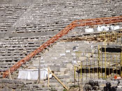 Αποψη από τις εργασίες στις κερκίδες