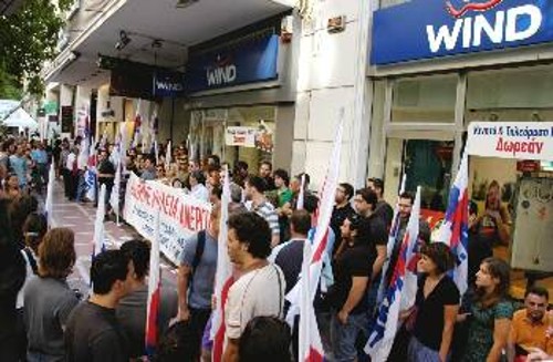 Κινητοποίηση των ταξικών δυνάμεων έξω από κατάστημα της WIND στο κέντρο της Αθήνας