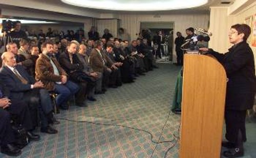 «Οι προτάσεις του ΚΚΕ δε συνιστούν ένα πρόγραμμα κλειστό, ένα πρόγραμμα που αφαιρείται και αποσπάται από τις δυσκολίες», τόνισε η ΓΓ της ΚΕ του ΚΚΕ