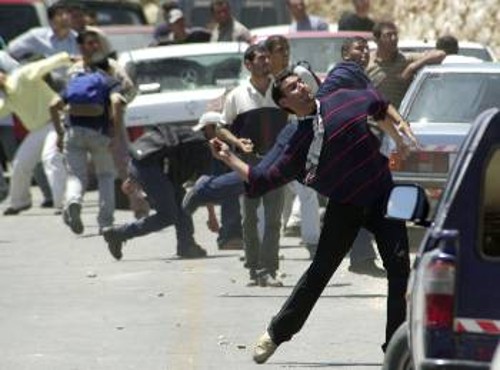 Συγκρούσεις διαδηλωτών και ισραηλινού στρατού στη Δυτική Οχθη