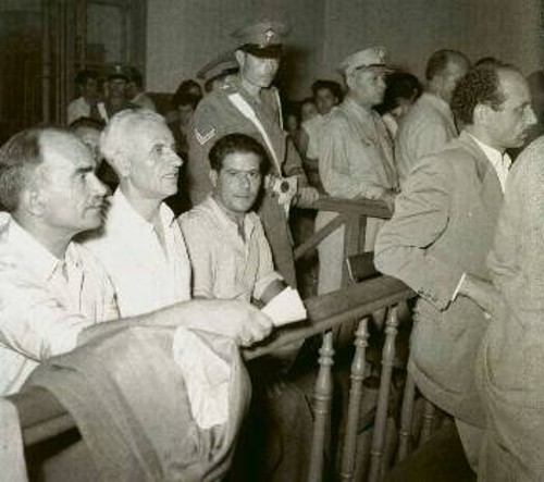 Από τη δίκη των ηγετών της ΟΕΝΟ, στο Αναθεωρητικό Στρατοδικείο Αθηνών, Αύγουστος 1952. Σε προηγούμενη δίκη είχαν καταδικαστεί σε θάνατο