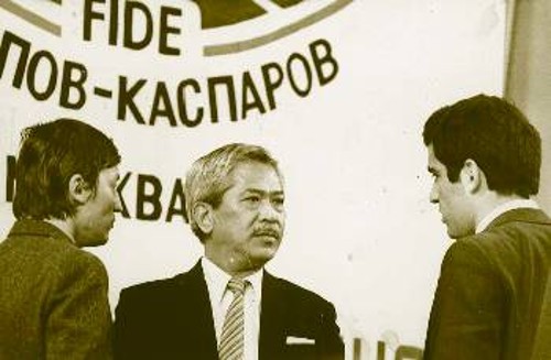 Στην Ολυμπιάδα της Γιουγκοσλαβίας (Νόβισταντ) ο πρόεδρος της FIDE Φλορέντσο Καμπομάνες είχε πει το περίφημο «Είμαστε όλοι ένα γένος». Αργότερα η Γιουγκοσλαβία διαμελίστηκε και βομβαρδίστηκε από τους Ευρωπαίους και Αμερικανούς ιμπεριαλιστές...