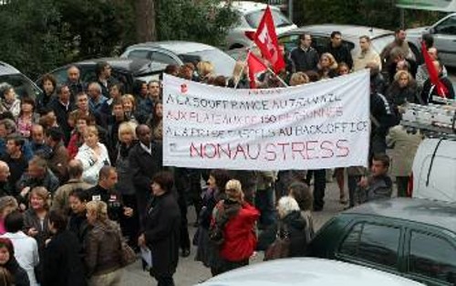 Από διαδήλωση - καταγγελία για τις αυτοκτονίες εργαζομένων της «Φρανστέλεκομ» λόγω της επιδείνωσης των εργασιακών σχέσεων μετά την ιδιωτικοποίηση