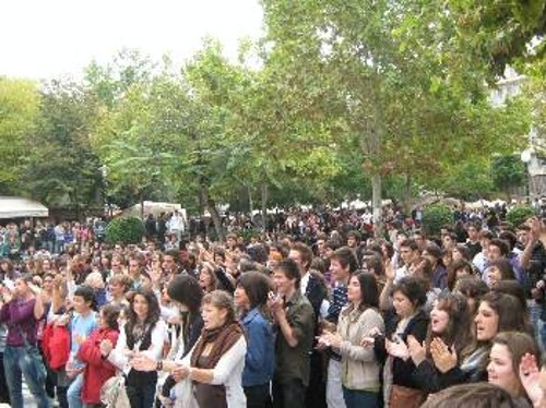 Από την εκδήλωση του Συντονιστικού Αγώνα Σχολείων Λάρισας για την 28η Οκτωβρίου