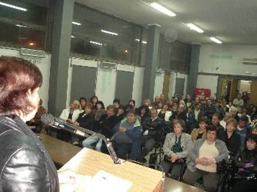 Χαιρετισμό στην προχτεσινή σύσκεψη απηύθυνε η βουλευτής του ΚΚΕ, Σοφία Καλαντίδου