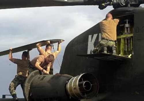 Αμερικανοί στρατιώτες σε βάση κοντά στα Σκόπια σε ετοιμότητα