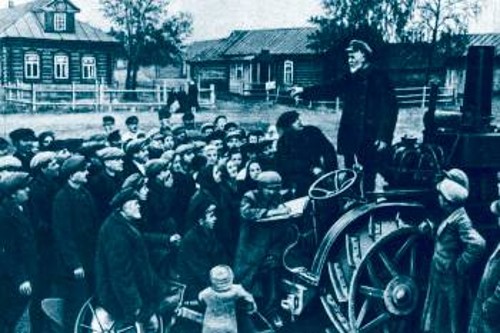 Εγγραφή νέων μελών στο κολχόζ του χωριού Παρφέντεβο της περιοχής Μόσχας το 1930