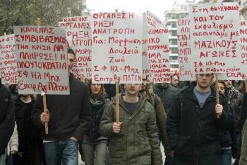 «Σε ΓΣΕΕ και ΑΔΕΔΥ οι εργάτες θα δώσουν σφαλιάρα ταξική», φώναζαν την Πέμπτη χιλιάδες εργάτες σε όλη την Ελλάδα