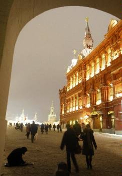 Στην παγωμένη Κόκκινη Πλατεία στη Μόσχα, άστεγοι και ζητιάνοι
