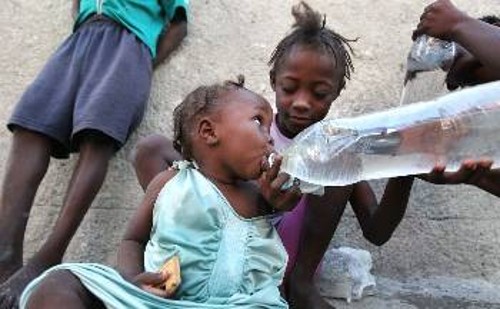 Η ζωή στη φτωχή χώρα της Καραϊβικής πριν το σεισμό ήταν δύσκολη, τώρα έχει γίνει αφόρητη...