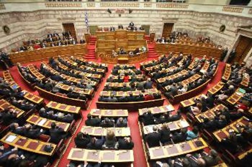 Την κατάργηση της βουλευτικής σύνταξης και την παραπέρα μείωση της βουλευτικής αποζημίωσης απαιτεί το ΚΚΕ