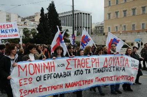 Η οργάνωση της πάλης σταθεροποιείται σε όλο και περισσότερους κλάδους. Οι καθαρίστριες της Πανεπιστημιούπολης διαδήλωσαν με το πανό της σωματειακής τους επιτροπής