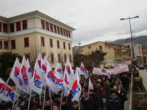 Στην κεφαλή της πορείας στα Γιάννενα (φωτ.) μπήκαν εργαζόμενοι με stage