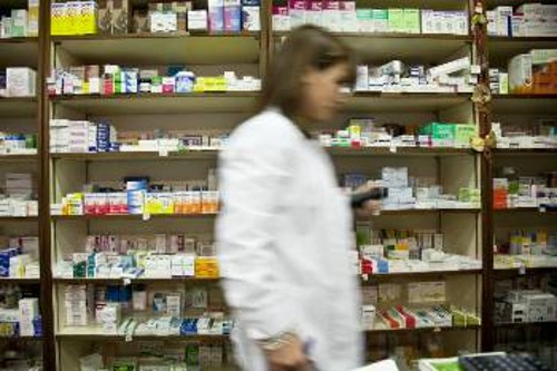 Ολο και μεγαλύτερες «εκπτώσεις» κάνουν οι συνταξιούχοι, οι εργαζόμενοι, οι χρόνιοι πάσχοντες στα φάρμακά τους