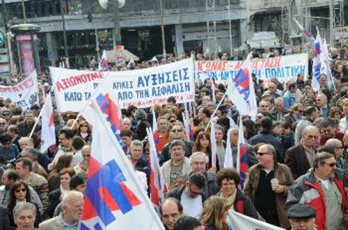 Μοναδικό αντίπαλο δέος στα σχέδια κυβέρνησης και πλουτοκρατίας είναι ο λαός. Η απεργία στις 23 του Φλεβάρη με το ΠΑΜΕ είναι μια ακόμα ευκαιρία να δείξει τη δύναμή του