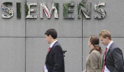 Οι σχέσεις των πολυεθνικών με το αστικό πολιτικό σύστημα είναι αδιάρρηκτες, όπως ομολόγησε χτες στη Βουλή και ο υπουργός Δικαιοσύνης