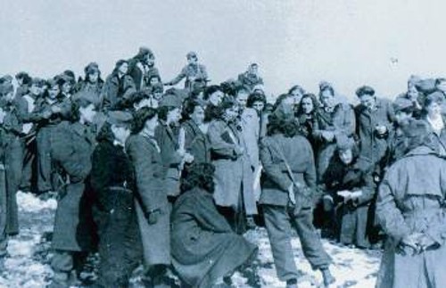 Φωτογραφία από την Α' Πανελλαδική Συνδιάσκεψη της ΠΔΕΓ, που πραγματοποιήθηκε στο χωριό Πυξός το Μάρτη του 1949 στην Ελεύθερη Ελλάδα, στην περιοχή των Πρεσπών