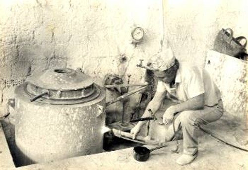 Ο Νίκος Κερλής στο εργαστήριό του