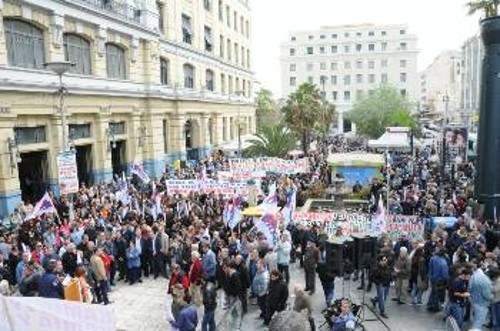 Από τη χτεσινή συγκέντρωση στον Πειραιά